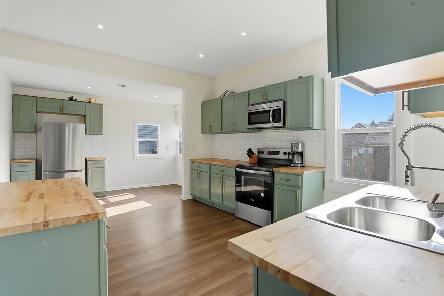 Building Photo - 941 E Raymond St