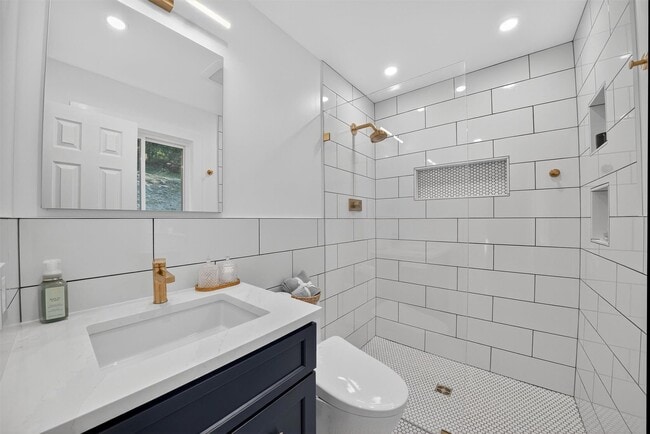 Building Photo - 28 Dirubbo Dr