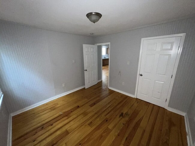 Building Photo - 3-Bedroom Home with Hardwood Floors & Open Living Space – Deposit Alternative Available!
