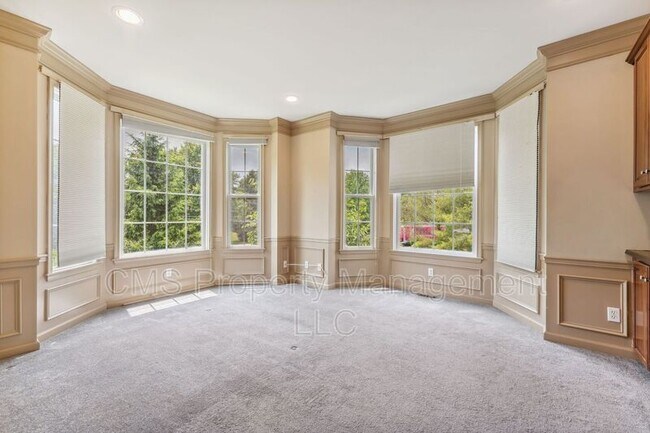 Building Photo - 44 Equestrian Way