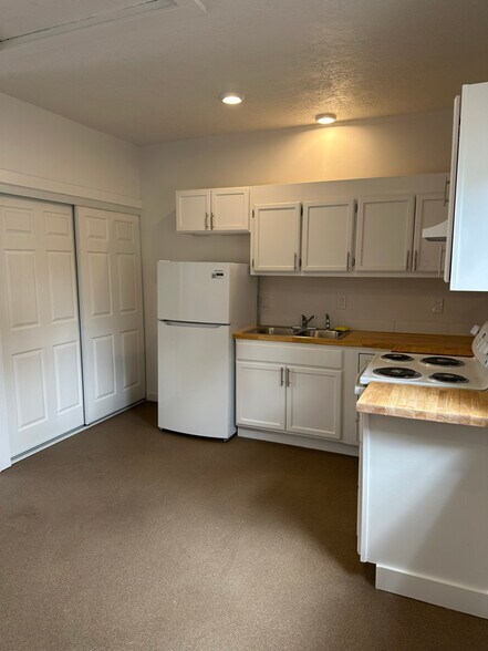 Building Photo - 4965 Breanna Ln NE