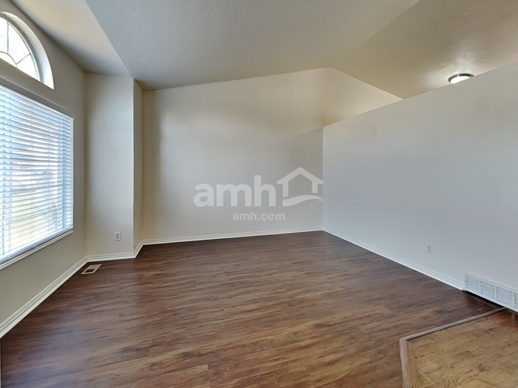 Building Photo - 1008 E 11780 S