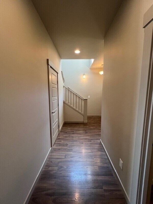 Building Photo - 2200 Greenview Cir
