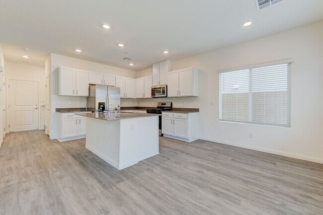 Building Photo - Newly Built 4 bedrooms in Cadence
