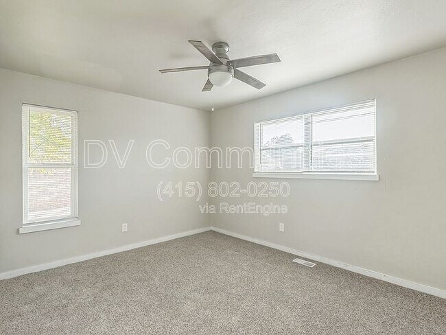 Building Photo - 3408 Oak Grove Dr
