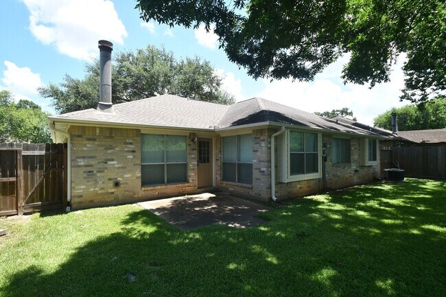 Building Photo - 2303 Old Dixie Dr
