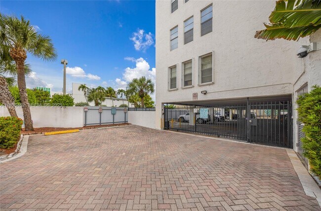 Building Photo - 6545 Indian Creek Dr