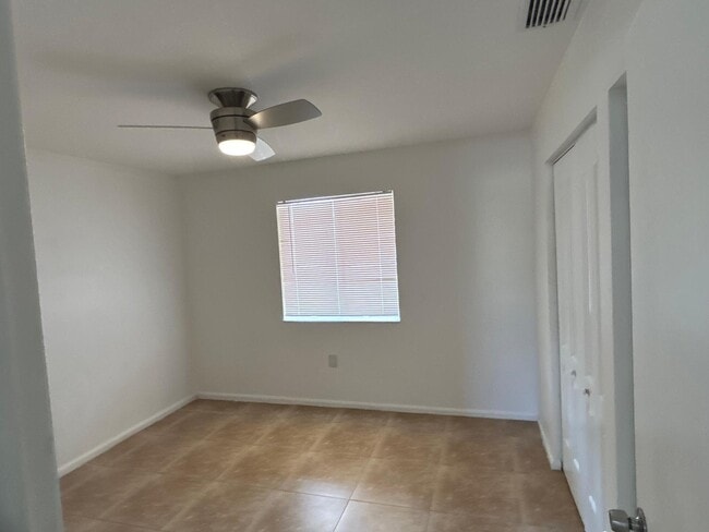 Building Photo - 848 SW 9th St Cir