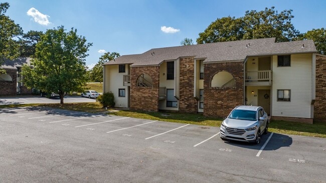 Building Photo - 101 Pine Forest Dr