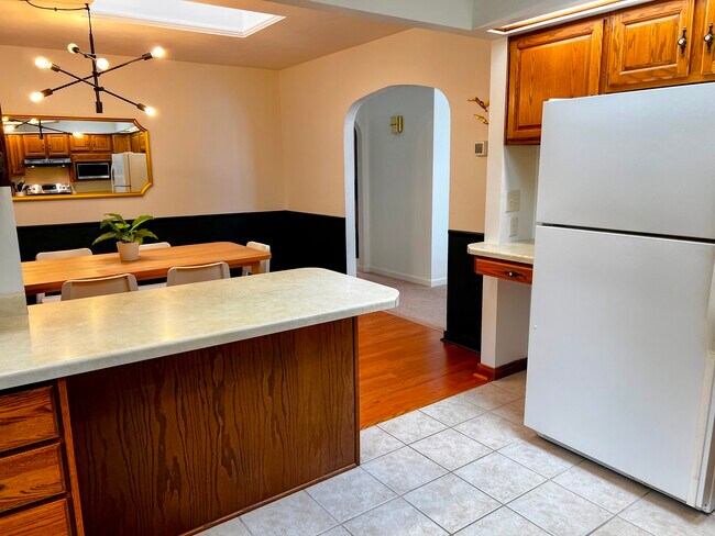 Building Photo - 228 W Lexington Blvd