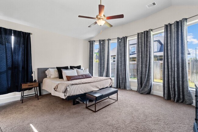 Building Photo - 2210 Bristlegrass Dr