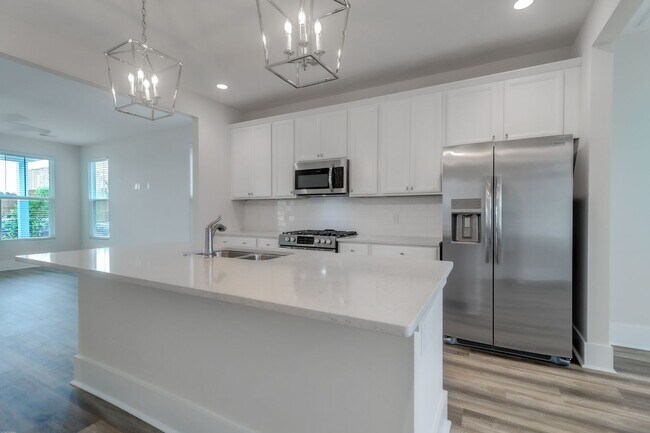 Building Photo - Beautifully Maintained 3 Bedroom, 2.5 Bath...