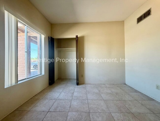 Building Photo - 2618 S Camino Seco