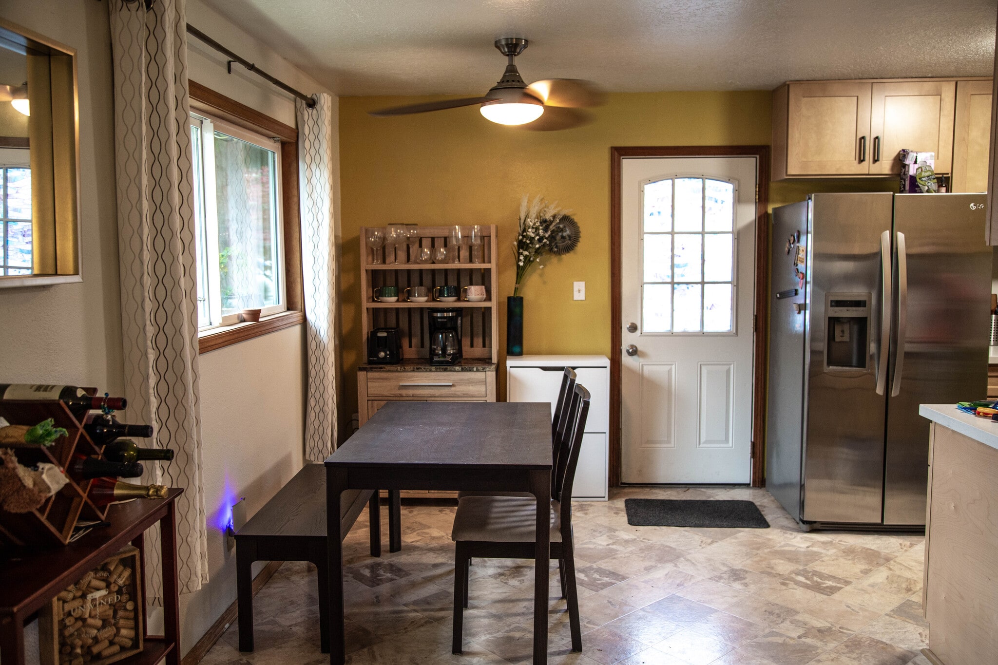 Building Photo - 6647 N Astor St