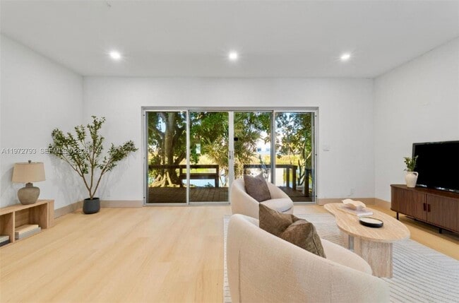 Building Photo - 1905 NW 62nd Terrace