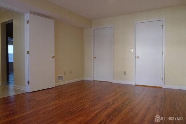 Building Photo - 601 Hampshire Dr