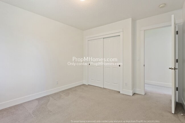 Building Photo - Spacious 5-Bedroom Oasis in the Heart of Five Oaks!