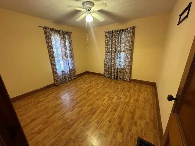 Building Photo - 940 Lindbergh Ave