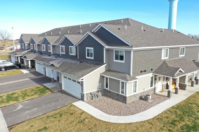 Primary Photo - 686 Stone Haven Dr NE