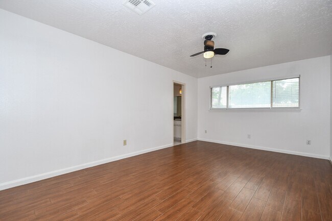 Building Photo - 7714 Eichler Dr