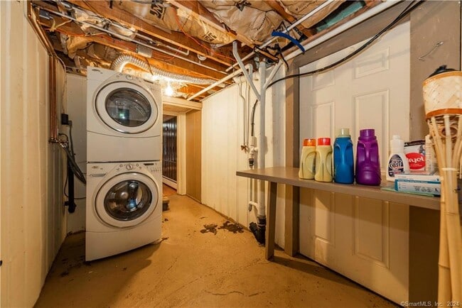 Building Photo - 70 Ivy Rd