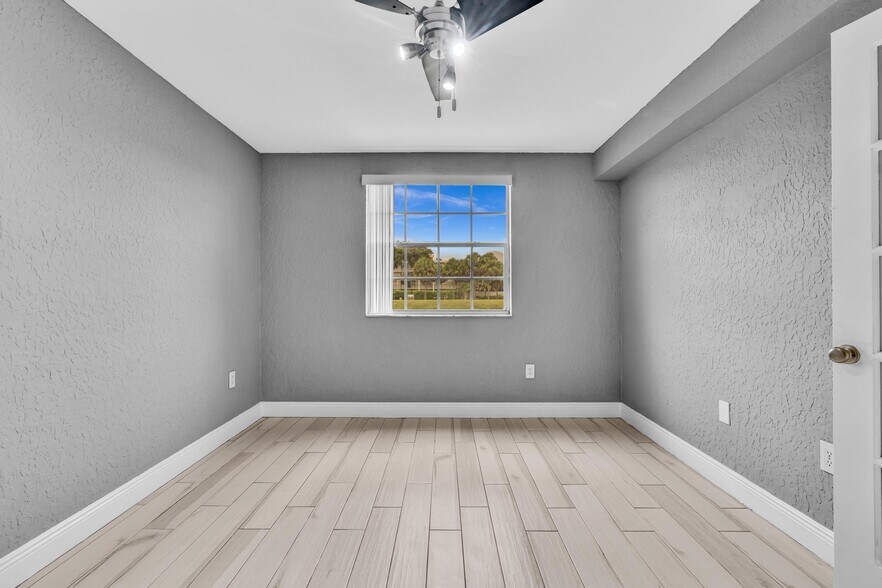 Building Photo - 2851 N Oakland Forest Dr