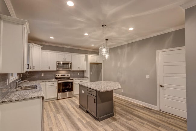 Building Photo - 187 Westwoods Dr