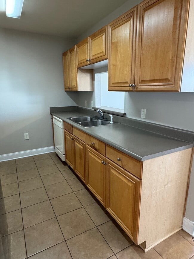 Galley-style kitchen - 581 Wingspan Way