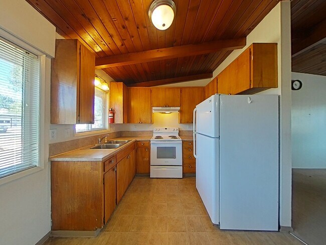 Building Photo - Duplex ~ Albany