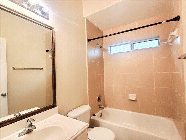 Building Photo - 14238 Englewood Park Ln