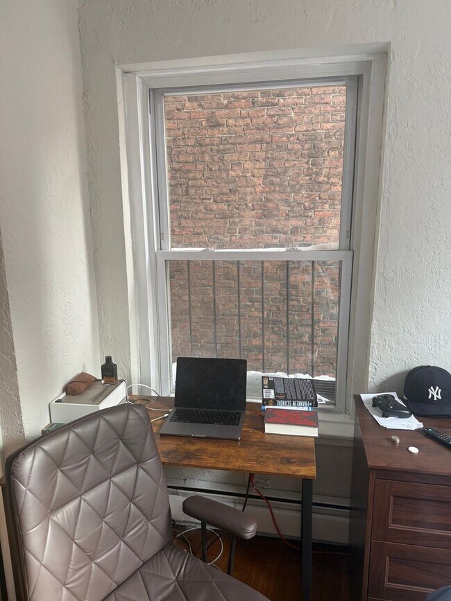 Building Photo - Check out this 2 bed in the North End...