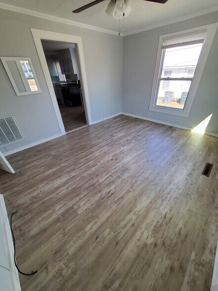 Building Photo - 607 Hillside St