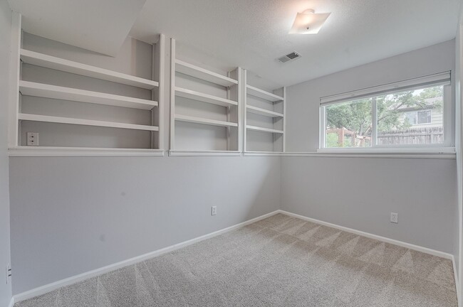 Building Photo - Cul-de-Sac Comfort | Updated Interior + Large Fenced Yard