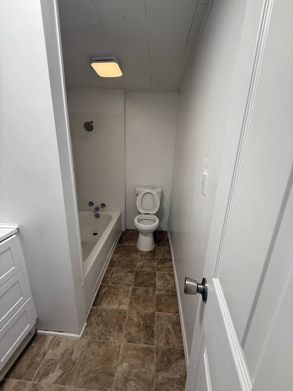 Building Photo - 204 Spring St