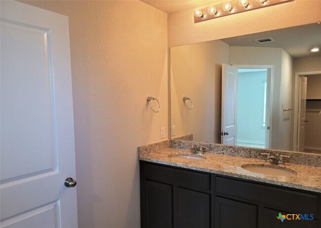Building Photo - 622 Great Plains