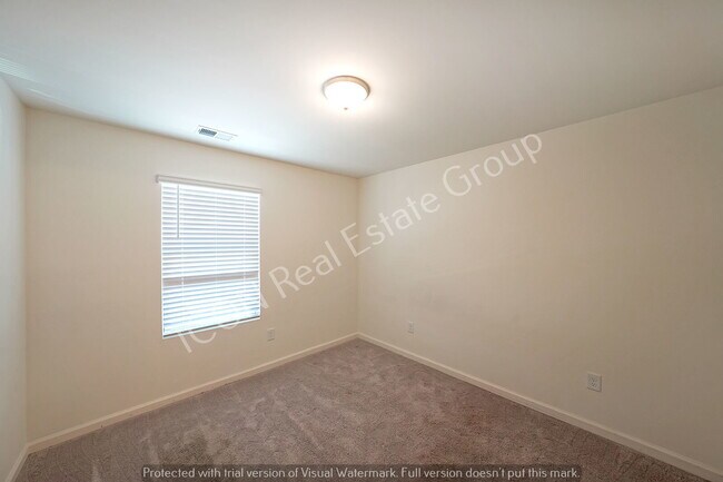 Building Photo - 3/2.5 Townhouse close to 41 and downtown