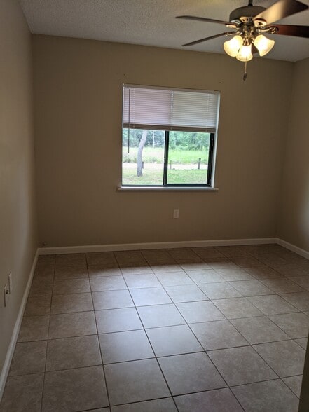 Building Photo - 2231 Ascot Ct