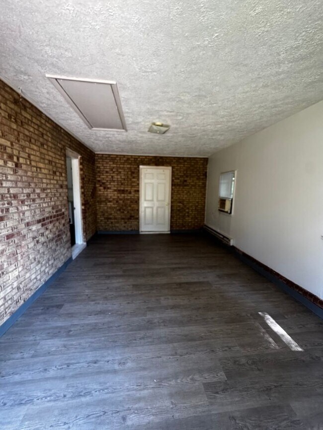 Building Photo - 2 bedroom with 1 Bath and Enclosed Carport Home in Cleveland County, NC