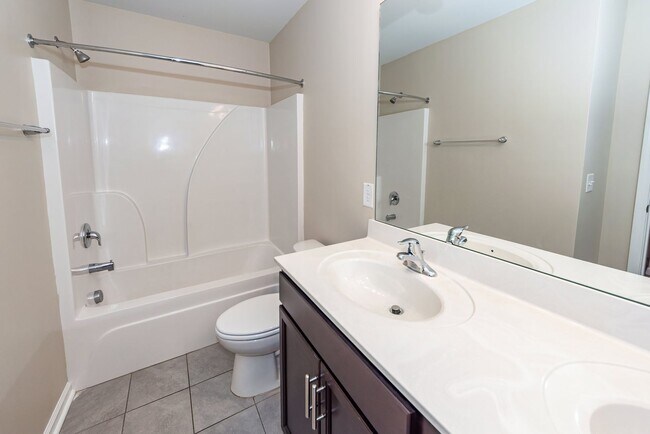 Building Photo - 3 Bedroom, 2.5 Bathroom Home in Hunters Bend - Ladson