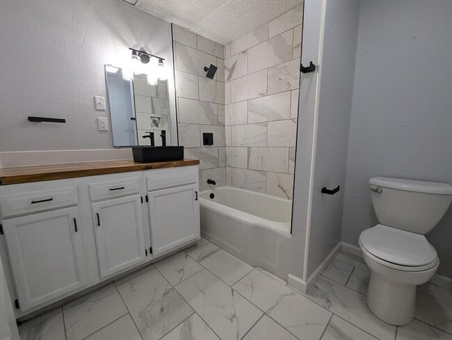 Building Photo - 124 S 2nd St