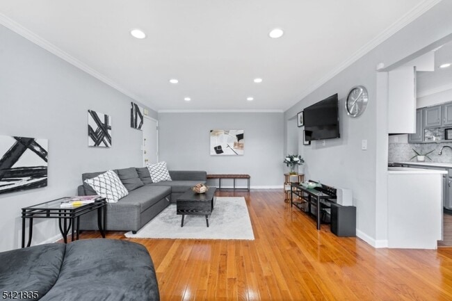 Building Photo - 401 US-22