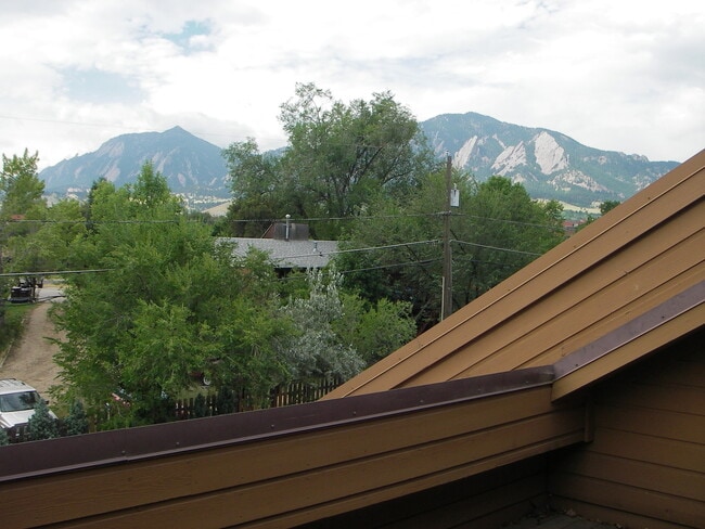 Building Photo - PRE-LEASE: 4 Bedroom 3.5 Bathroom Townhouse In Gold Run.  Walk To Campus!