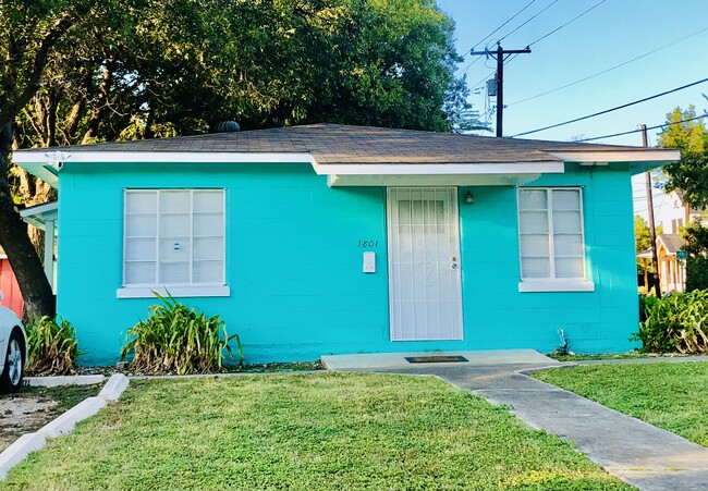 Building Photo - 1801 W Craig Pl