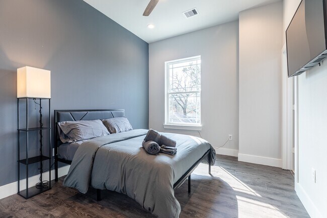 Building Photo - 4924 Winnetka St