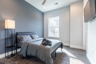 Building Photo - 4924 Winnetka St