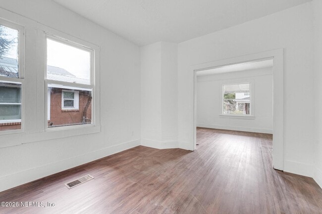 Building Photo - 2106 Moncrief Rd