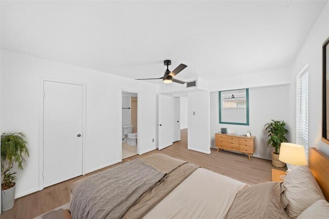 Building Photo - 6410 Del Monte Dr