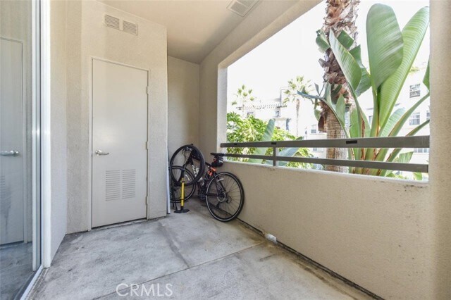 Building Photo - 2202 Scholarship