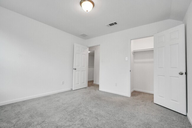 Building Photo - 9607 Slumbering Willow Ln