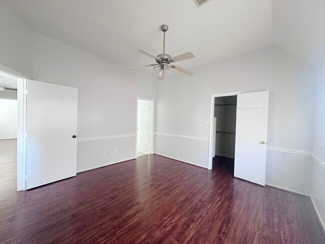 Building Photo - 15522 Baxter Ave